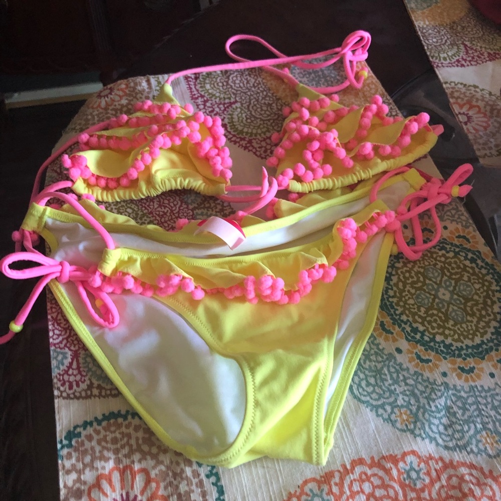 Victoria’s Secret bikini